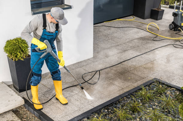 Best Commercial Building Pressure Washing  in Omro, WI